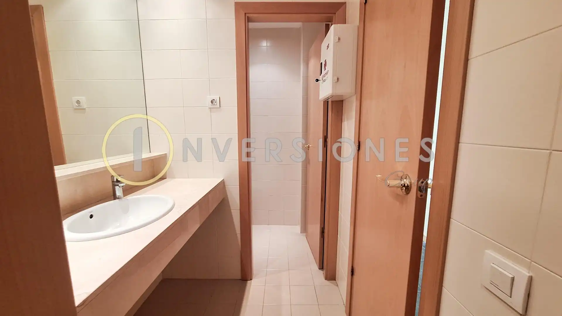Baño de Oficina de alquiler en Barcelona con Aire acondicionado y Calefacción