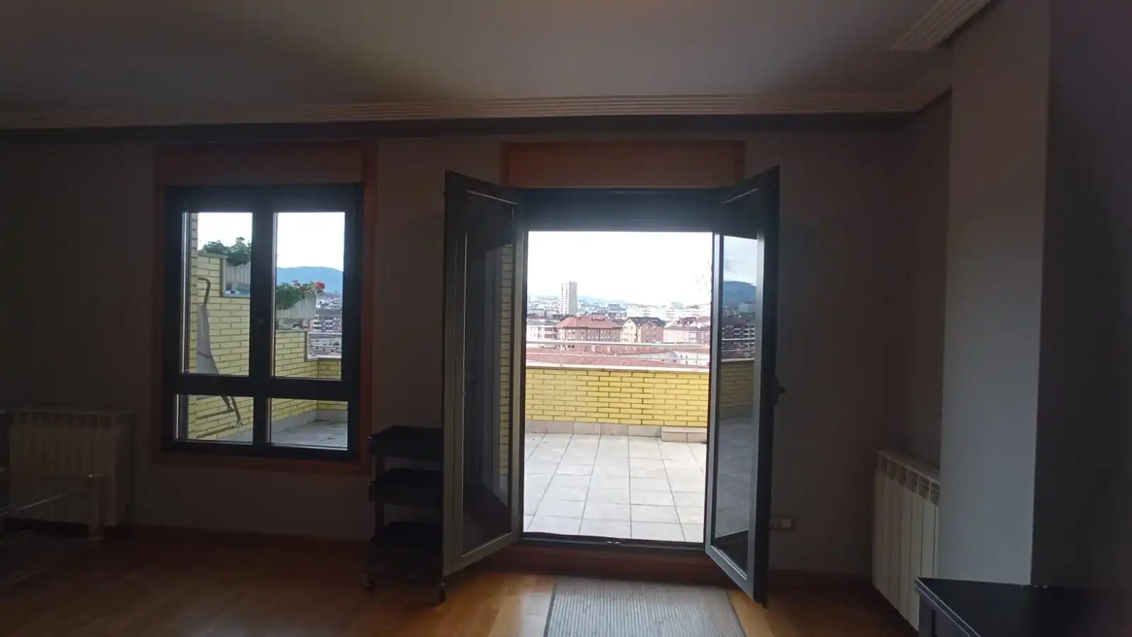 Sala de estar de Ático de alquiler en Oviedo  con Calefacción, Terraza y Trastero