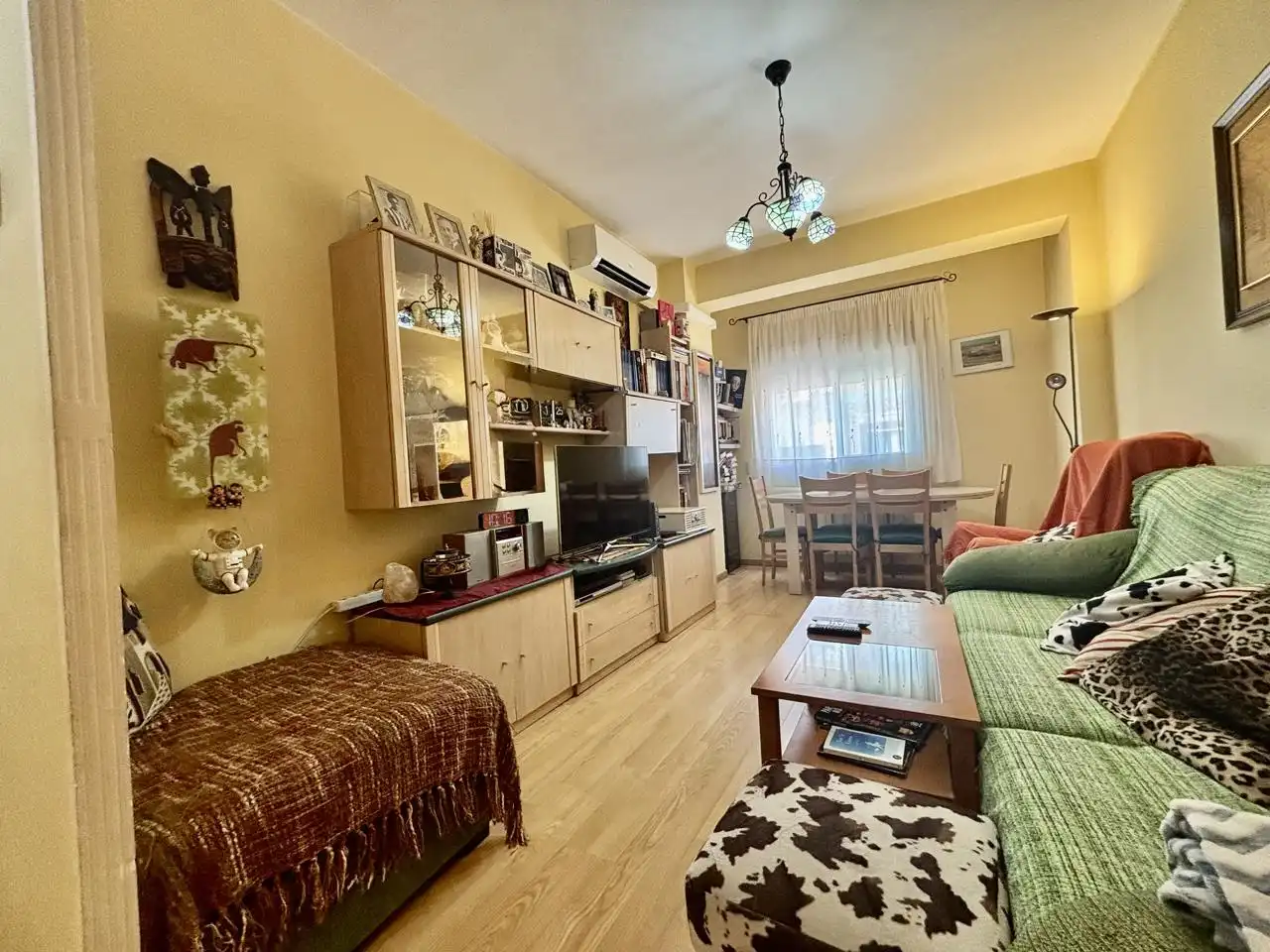 Living room of Flat for sale in Zaragoza  with Air Conditioner, Heating and Balcony