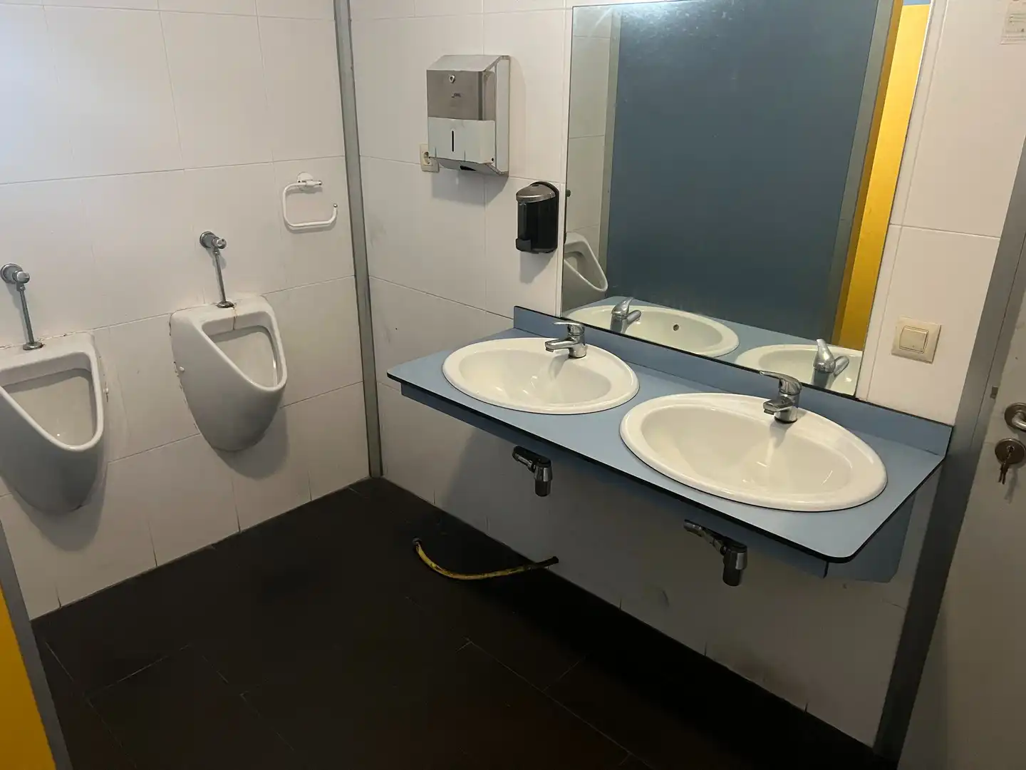 Badezimmer von Fabrikhallen zur Miete in Narón