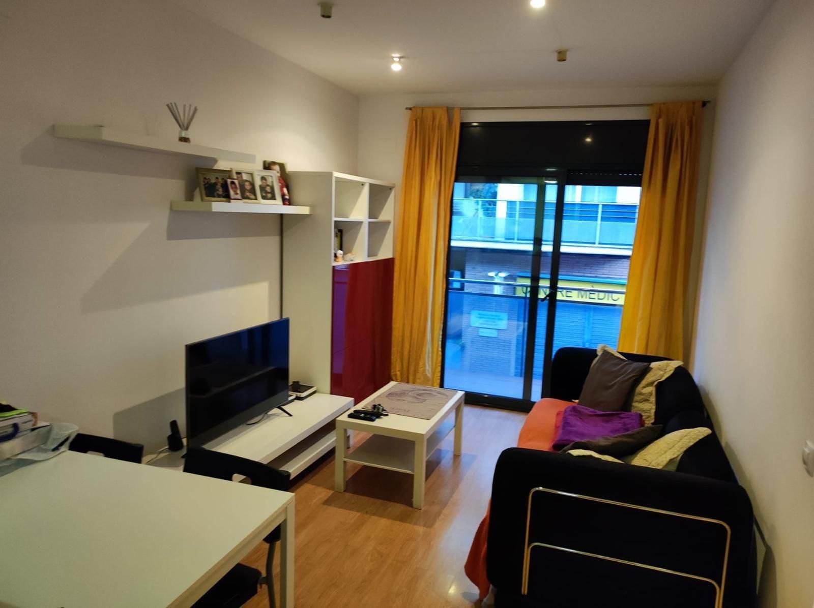 Living room of Flat for sale in Terrassa  with Air Conditioner, Parquet flooring and Balcony