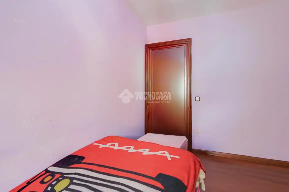 Dormitori de Àtic en venda en Sant Vicenç Dels Horts amb Aire condicionat, Terrassa i Balcó
