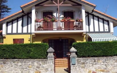 Vista exterior de Casa o xalet en venda en Liendo amb Calefacció, Jardí privat i Terrassa