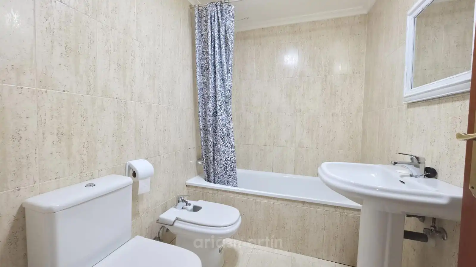 Bathroom of Flat for rent in Salamanca  with Heating, Terrace and Swimming Pool