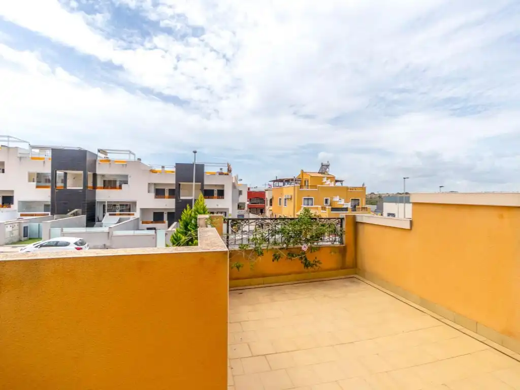Terrassa de Casa adosada en venda en Orihuela amb Aire condicionat, Moblat i Piscina comunitària