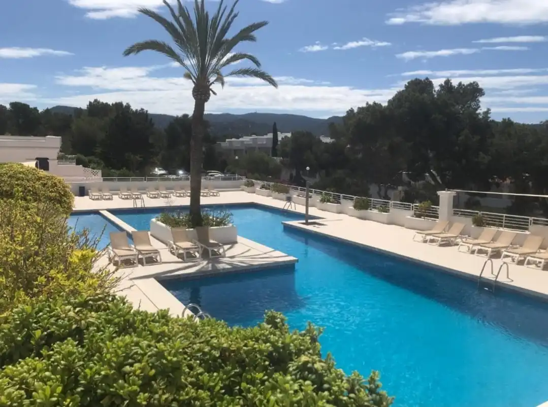 Piscina de Apartament en venda en Sant Josep de sa Talaia amb Aire condicionat, Calefacció i Terrassa