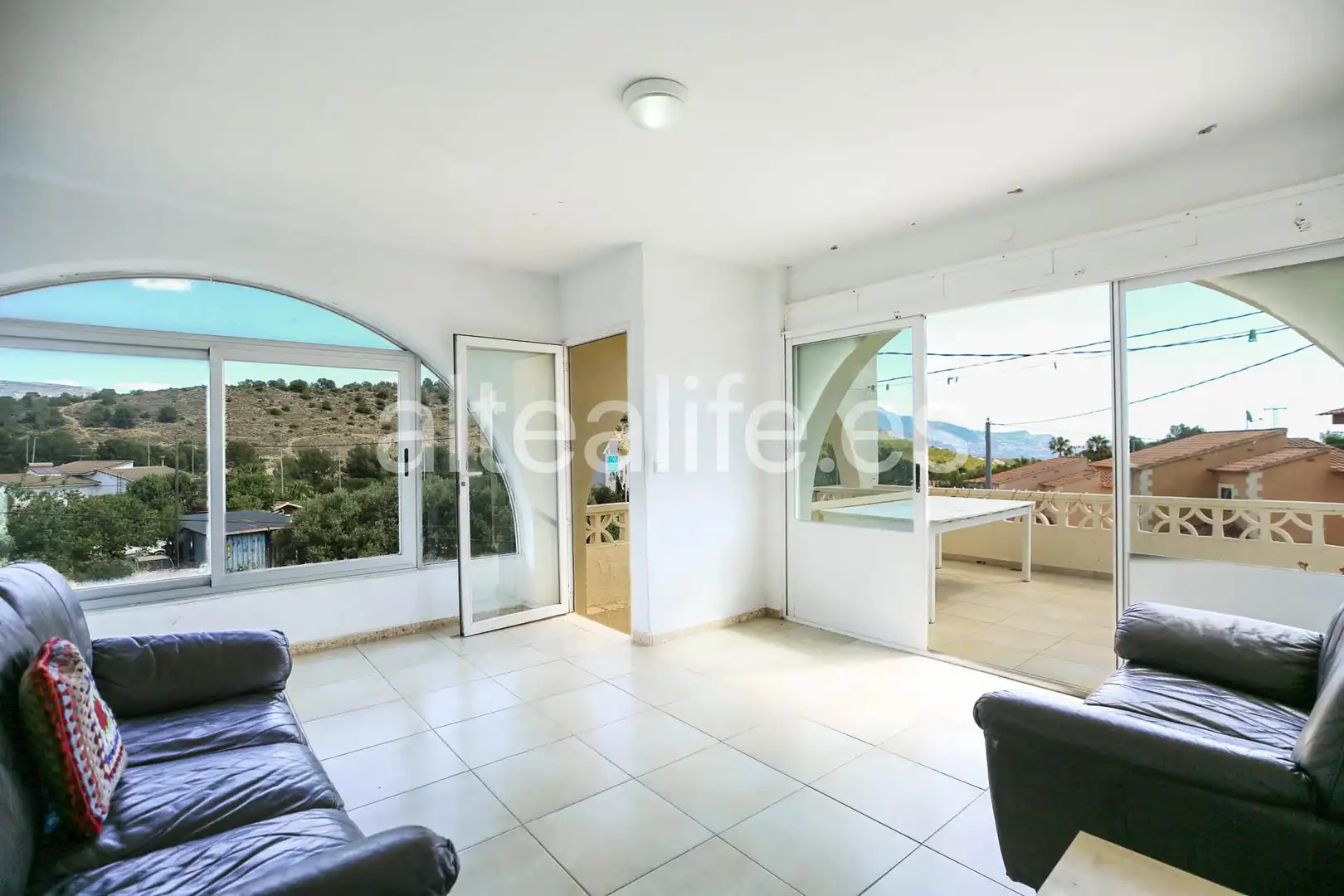 Sala de estar de Casa o chalet en venta en La Nucia con Aire acondicionado, Jardín privado y Terraza