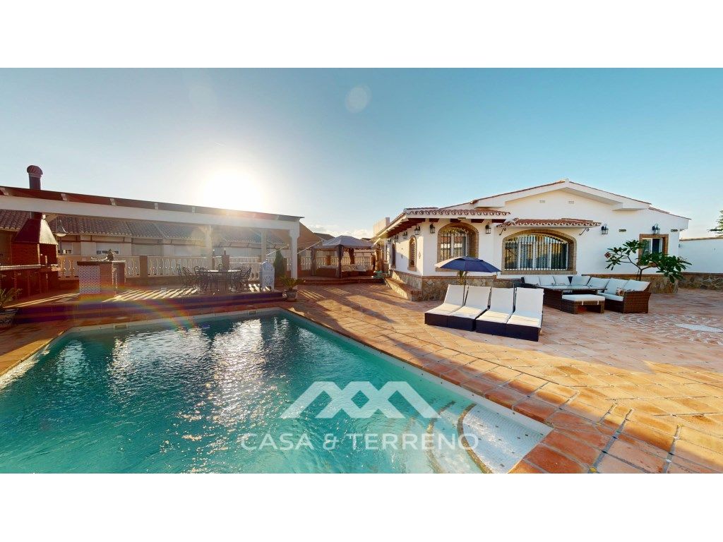 Exterior view of House or chalet for sale in Vélez-Málaga  with Swimming Pool, Furnished and TV