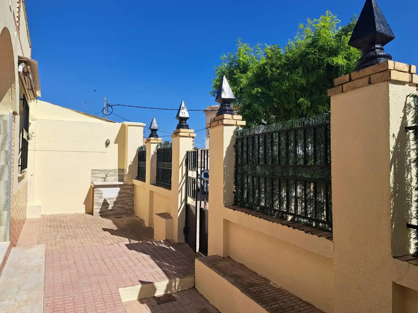 Exterior view of Houses for sale in Villargordo del Cabriel  with Terrace and Storage room