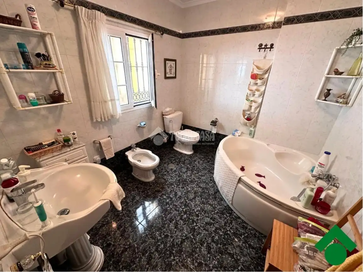 Bathroom of Houses for sale in Álora, Málaga