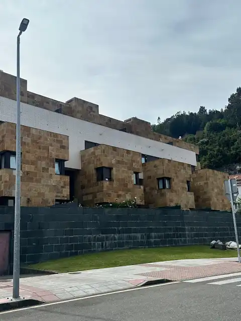Vista exterior de Dúplex en venda en Pravia amb Calefacció, Terrassa i Traster