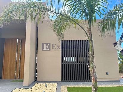 Vista exterior de Casa o xalet en venda en La Orotava amb Aire condicionat, Jardí privat i Piscina