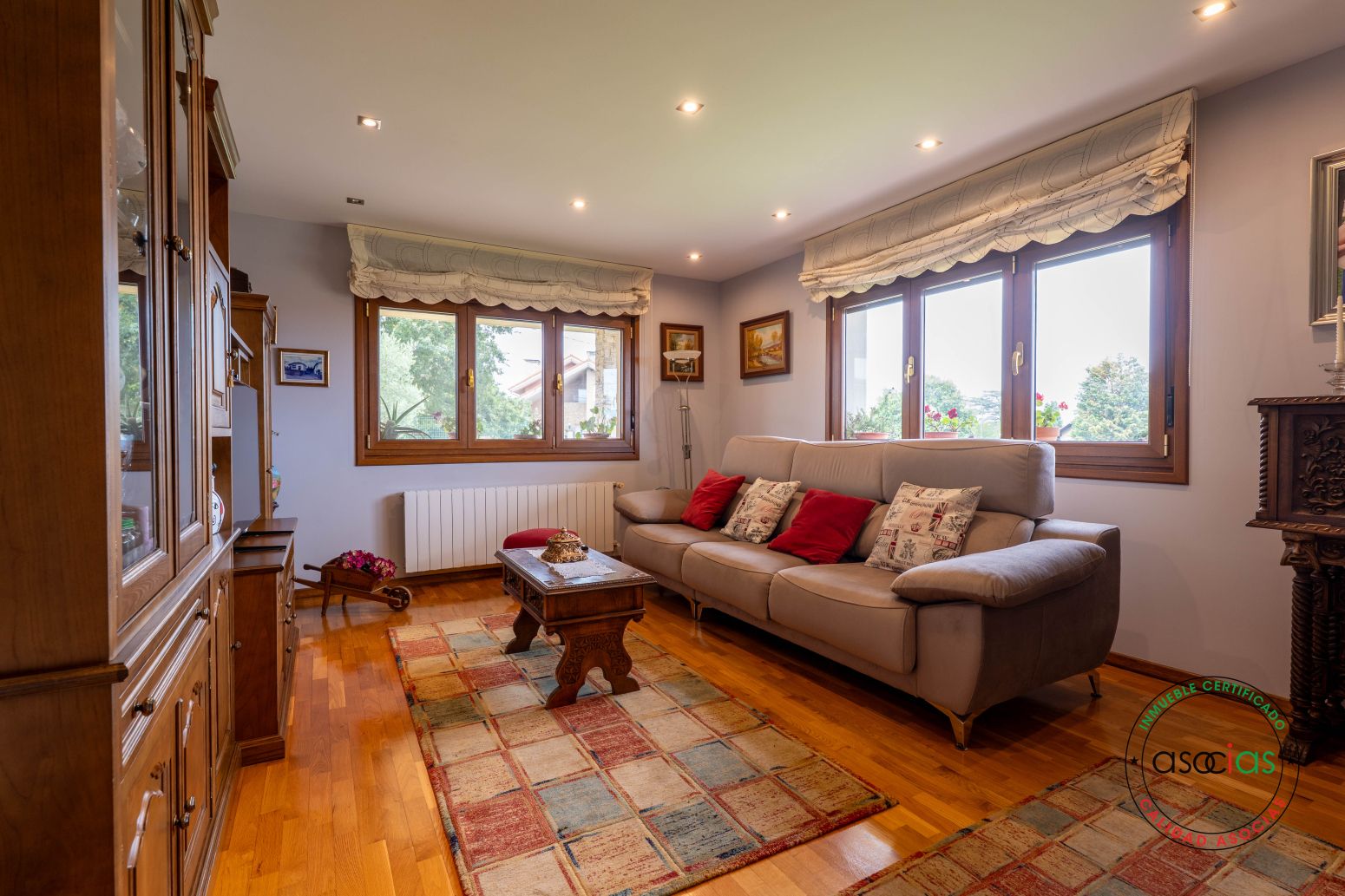 Sala d'estar de Casa o xalet en venda en Gijón  amb Calefacció, Jardí privat i Parquet