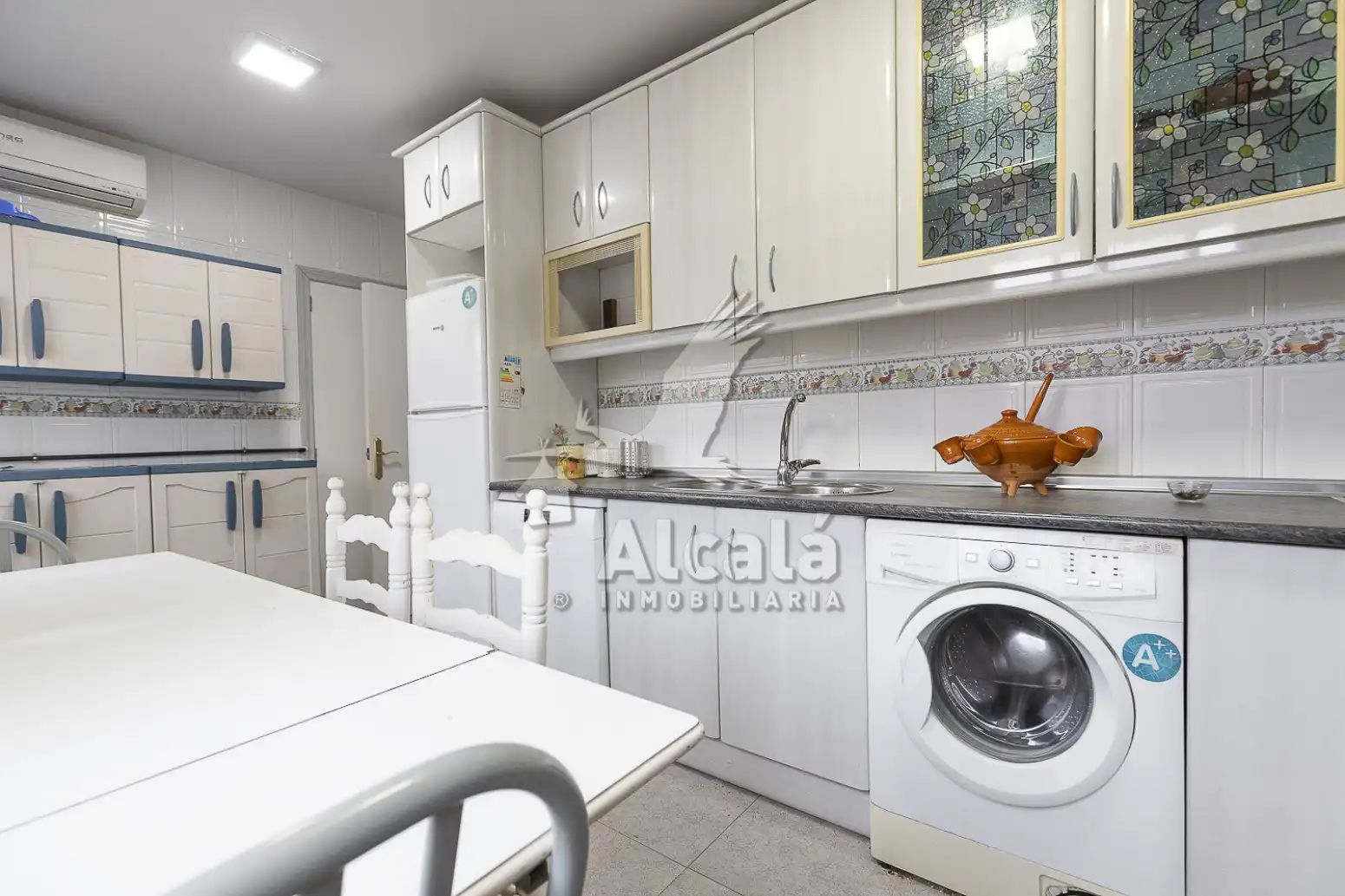 Cuina de Casa o xalet en venda en Villalbilla amb Aire condicionat, Calefacció i Jardí privat