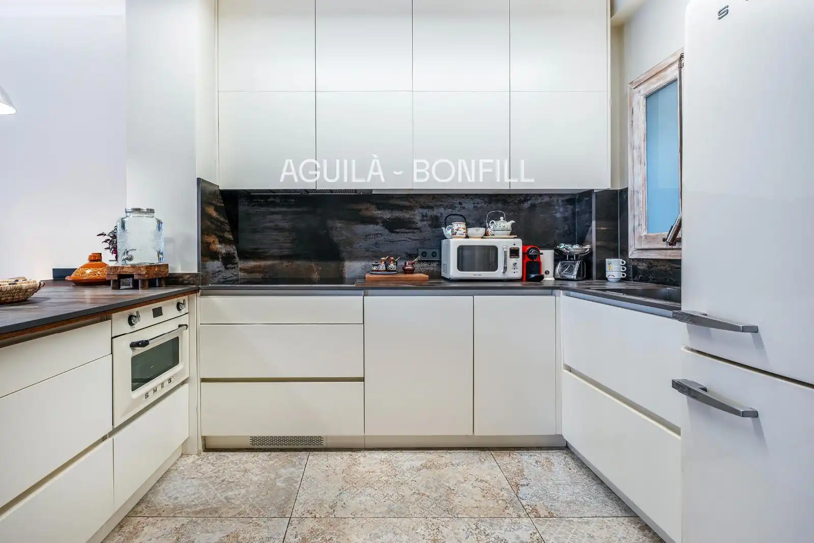 Küche von Wohnung zum Verkauf in Barcelona mit Klimaanlage, Heizung und Parkett