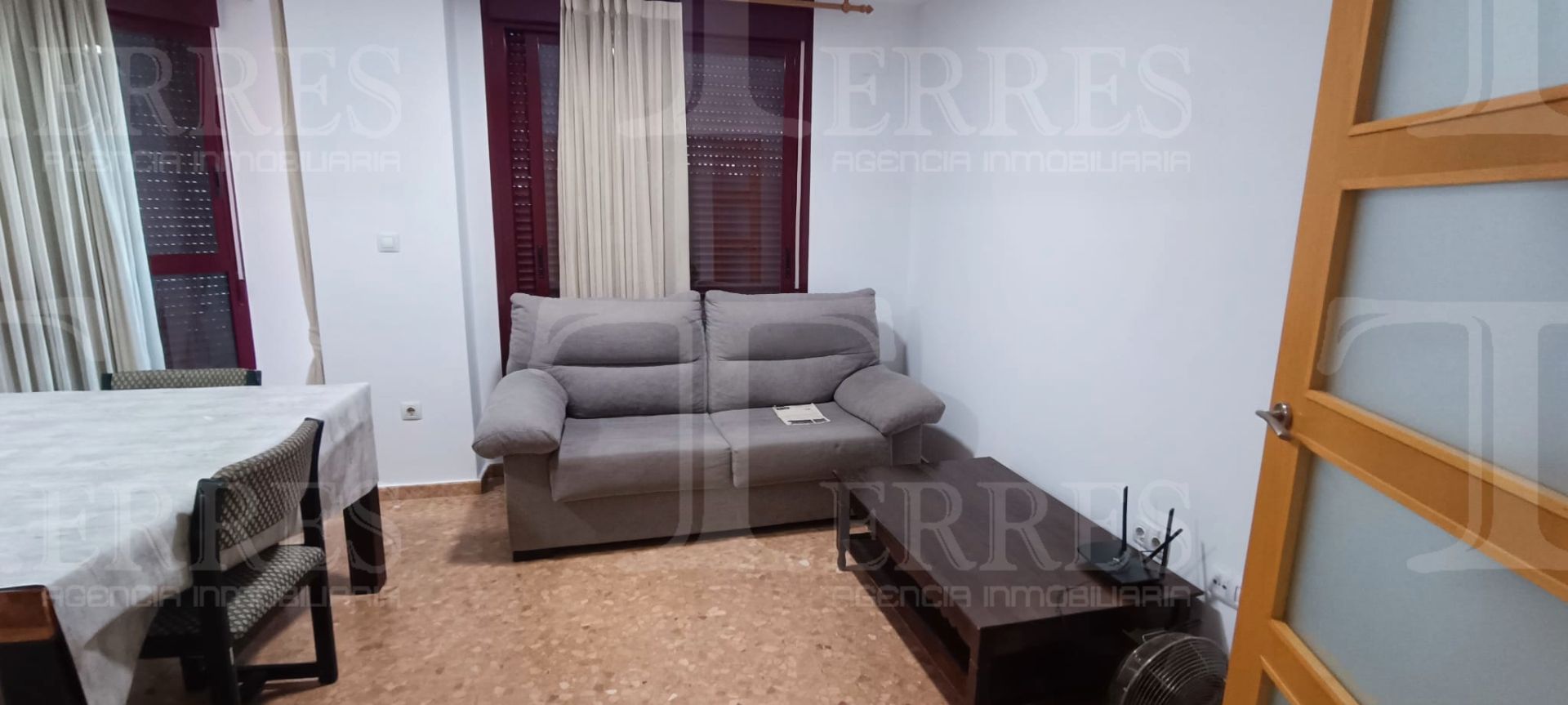 Sala d'estar de Pis de lloguer en La Vall d'Uixó amb Moblat, Forn i Balcó