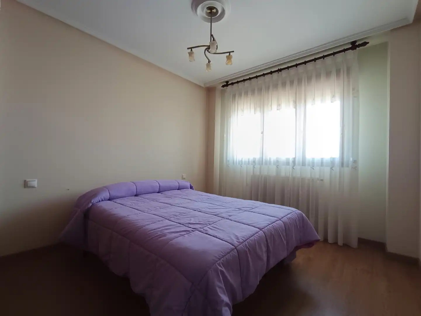 Schlafzimmer von Wohnung zur Miete in Gijón  mit Heizung, Abstellraum und Möbliert