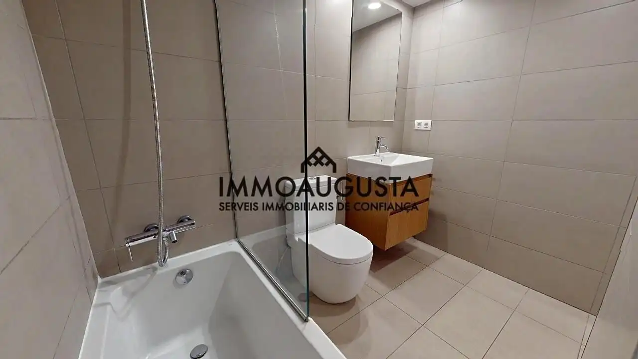 Bany de Dúplex de lloguer en Barcelona amb Aire condicionat, Calefacció i Parquet