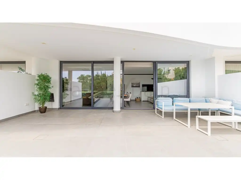Terrassa de Apartament en venda en Fuengirola amb Jardí privat, Moblat i Piscina comunitària