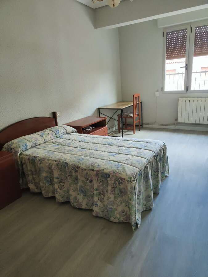 Habitación de Piso de alquiler en Vitoria - Gasteiz con Calefacción, Terraza y Amueblado