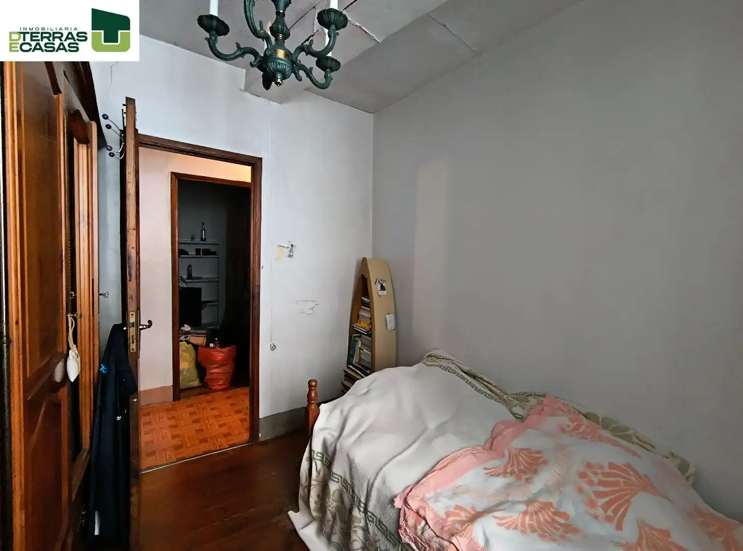 Dormitori de Casa o xalet en venda en Pontevedra Capital  amb Terrassa, Traster i Moblat