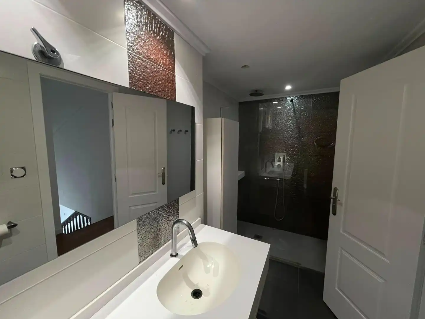 Bathroom of Duplexes for rent in Valencia  with Parquet flooring, Terrace and Furnished
