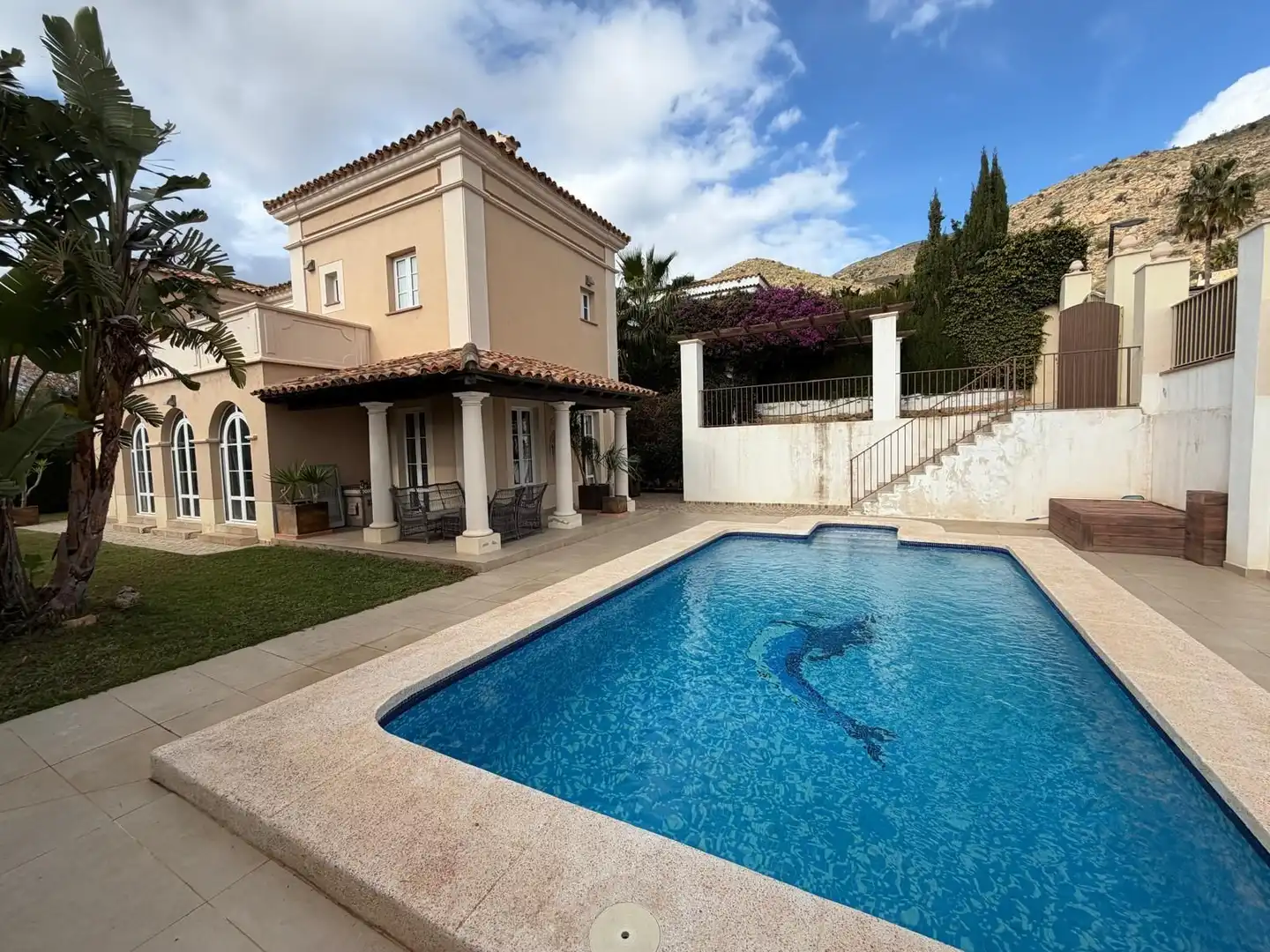 Vista exterior de Casa o xalet en venda en Finestrat amb Aire condicionat, Jardí privat i Traster