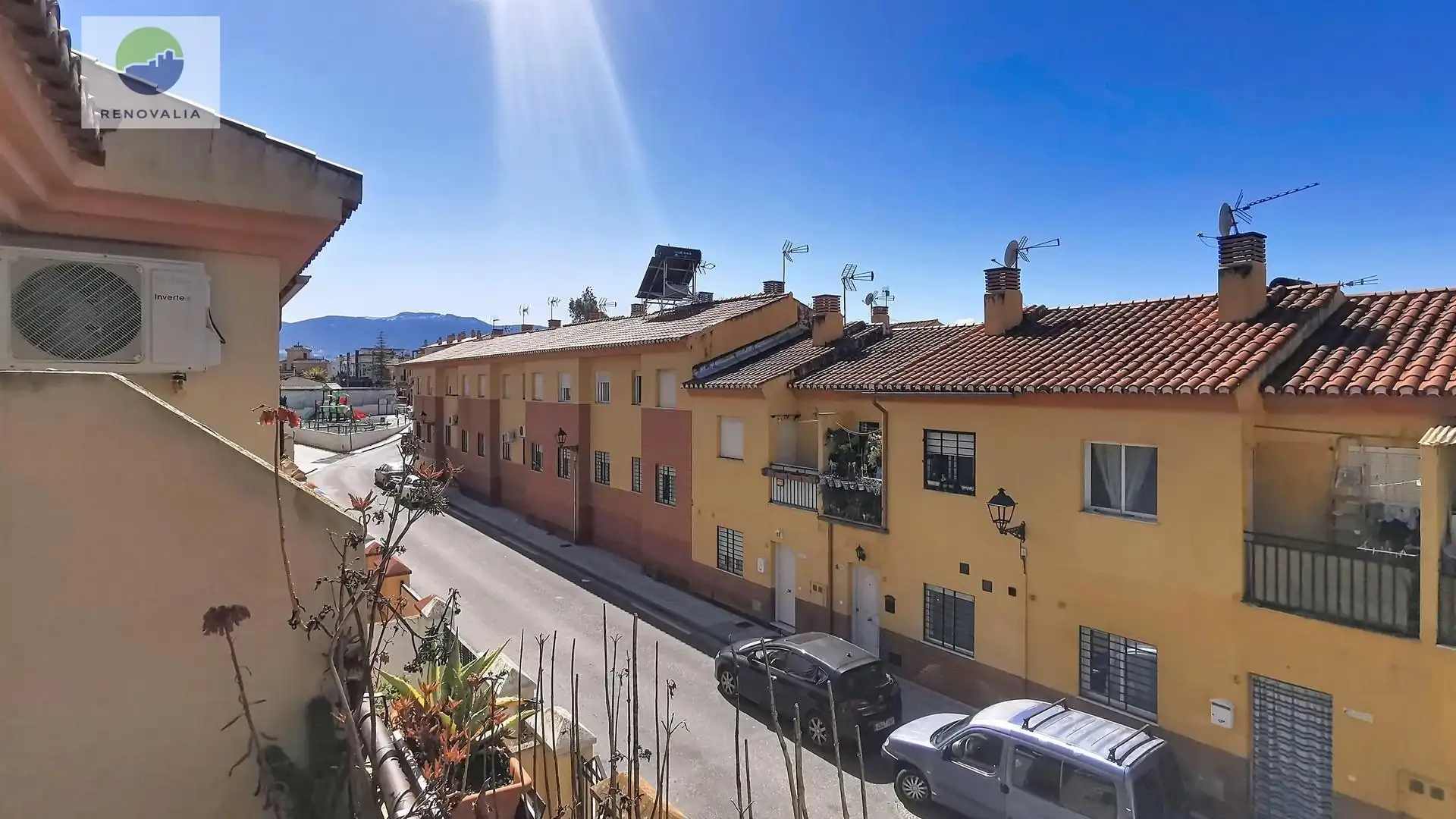 Vista exterior de Casa adosada en venta en Ogíjares con Aire acondicionado, Calefacción y Terraza