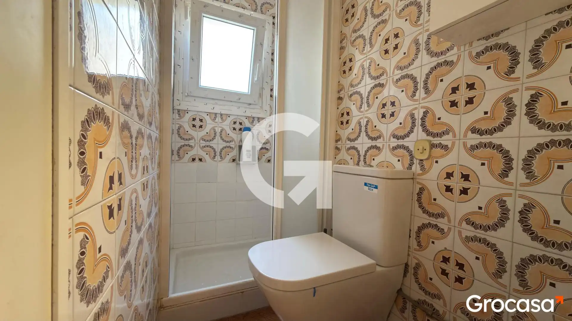 Baño de Piso en venta en Mataró con Horno, TV y Internet