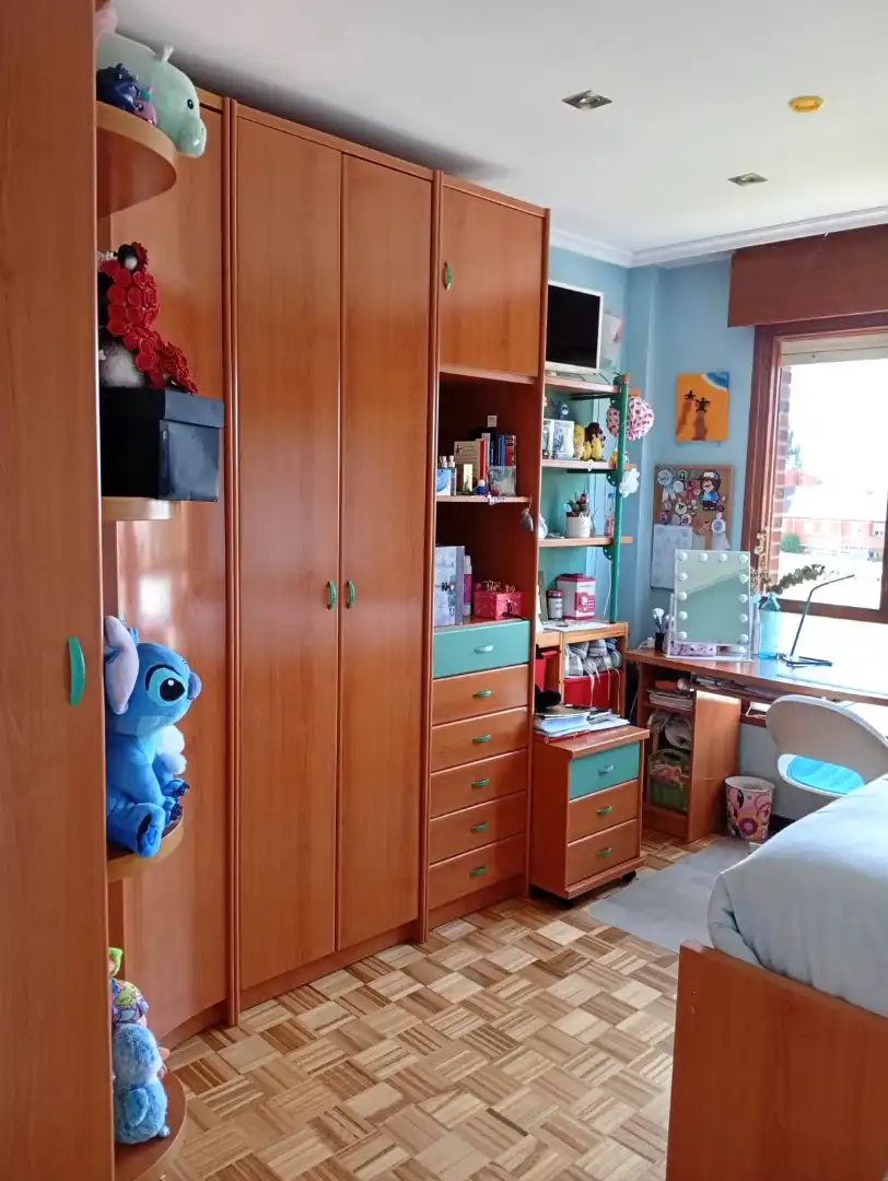 Habitación de Piso en venta en Gijón  con Calefacción, Parquet y Terraza