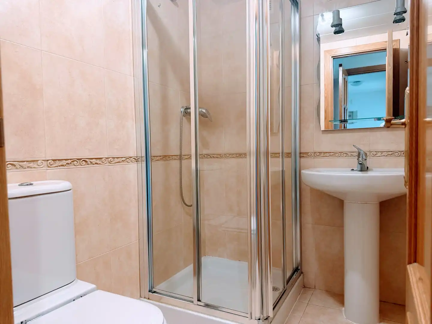 Baño de Piso en venta en Madrid con Calefacción, Terraza y Trastero