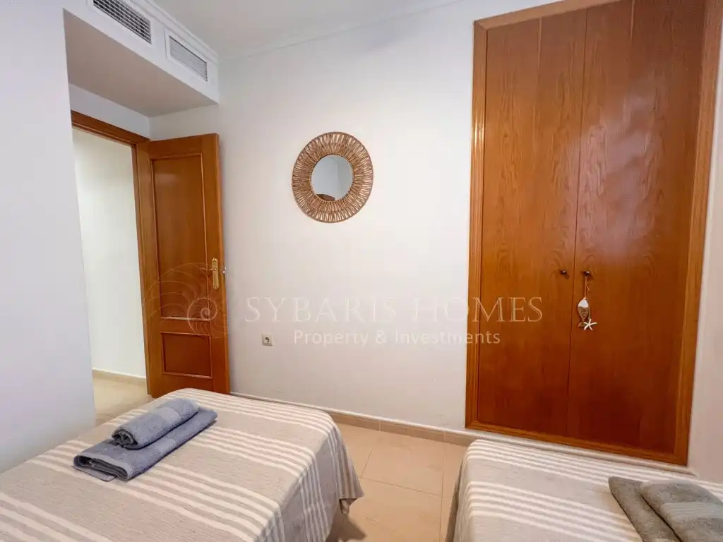 Habitación de Apartamento de alquiler en Dénia con Aire acondicionado, Jardín privado y Terraza