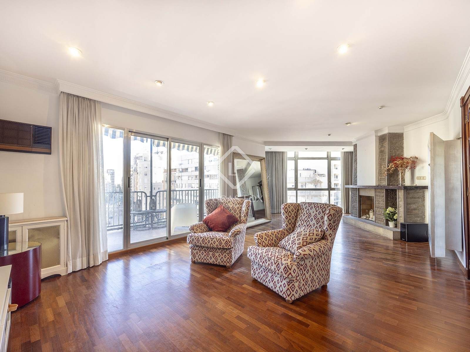 Living room of Flat for sale in  Valencia Capital  with Parquet flooring, Terrace and Balcony