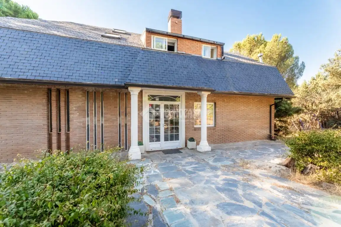 Außenansicht von Haus oder Chalet zum Verkauf in Torrelodones mit Heizung, Privatgarten und Terrasse