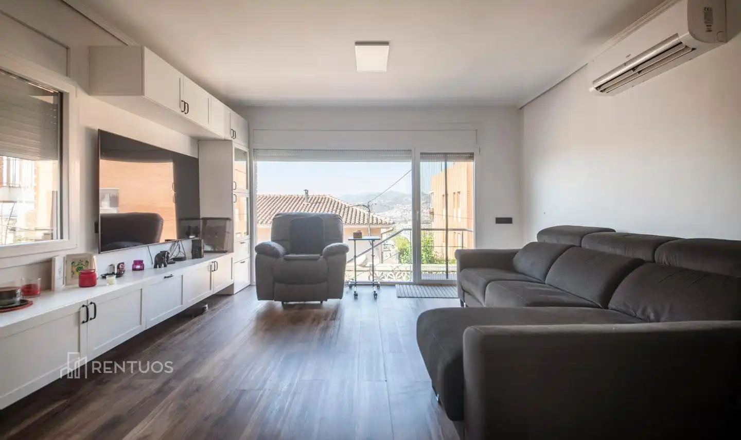 Sala de estar de Piso en venta en Molins de Rei con Aire acondicionado, Parquet y Terraza