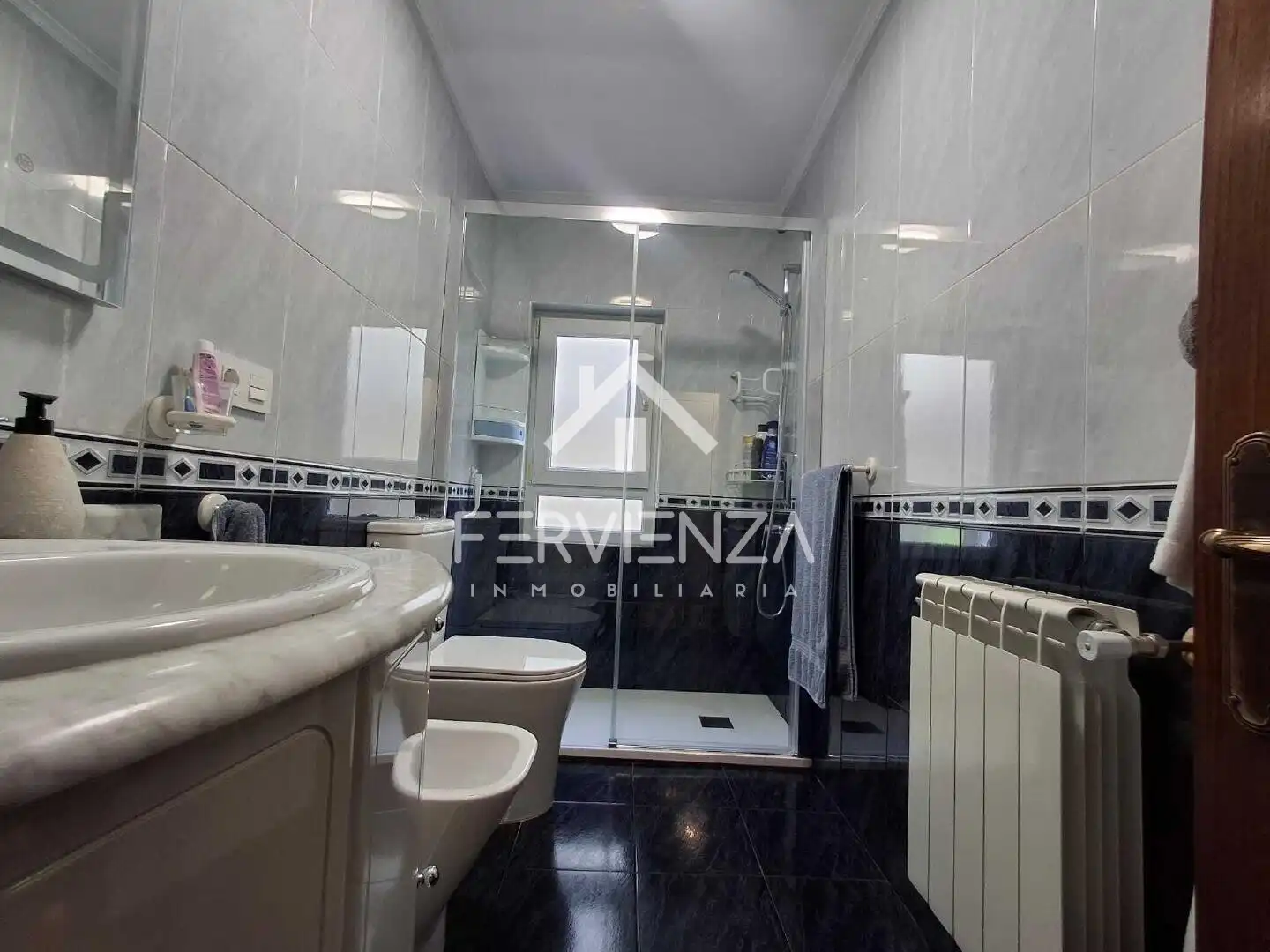 Bany de Pis en venda en Oviedo 