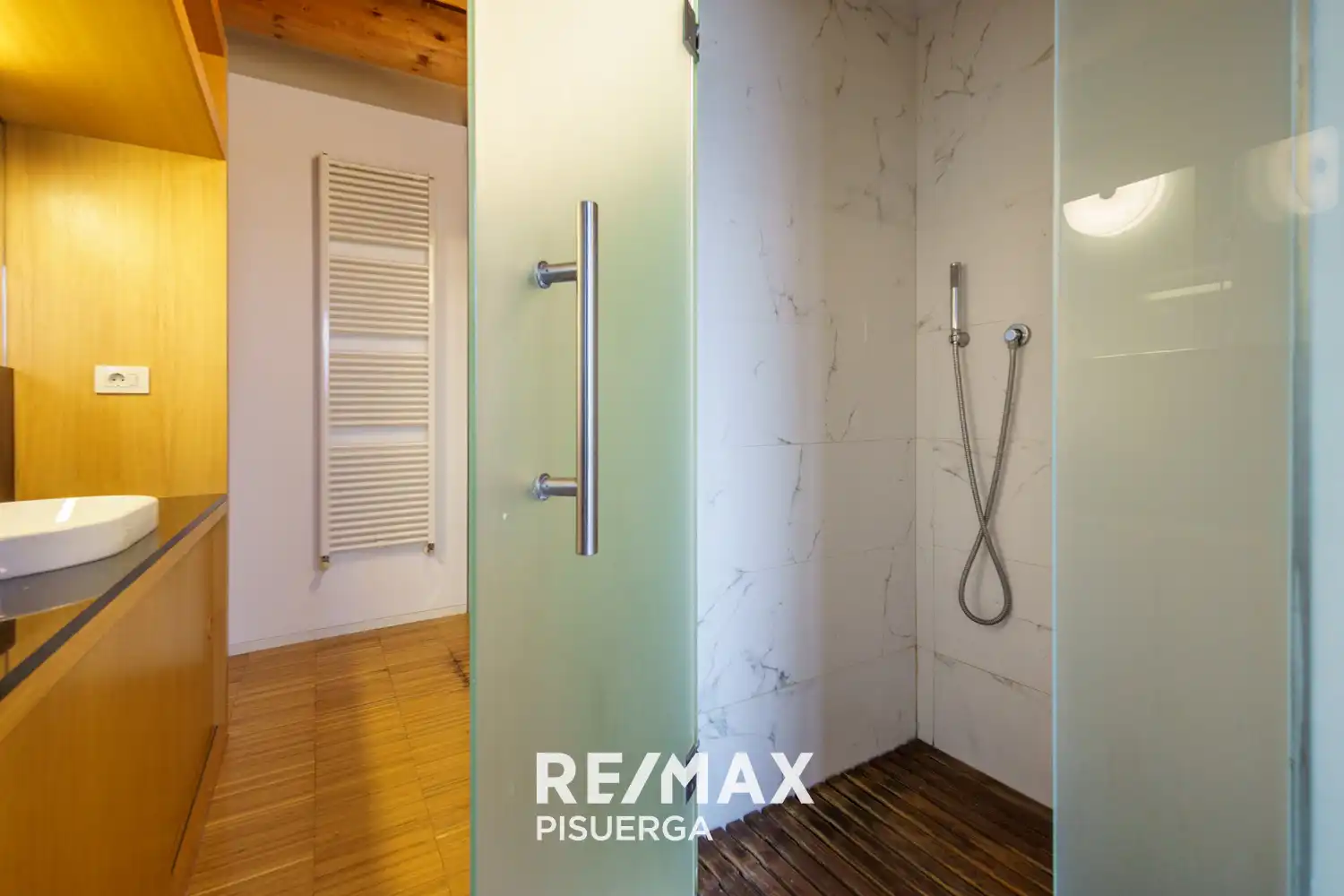 Bathroom of Houses for rent in Laguna de Duero  with Air Conditioner, Private garden and Terrace