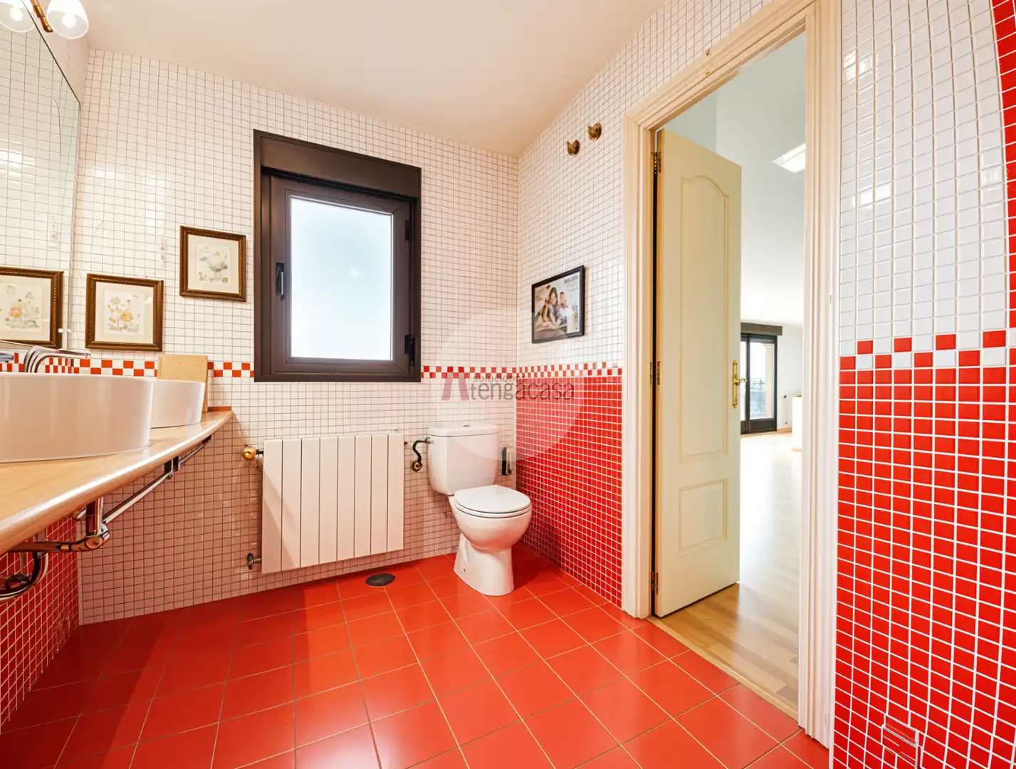 Bathroom of Attic for rent in Pozuelo de Alarcón  with Air Conditioner, Heating and Parquet flooring
