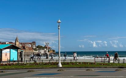 Vista exterior de Local en venda en Gijón  amb Terrassa