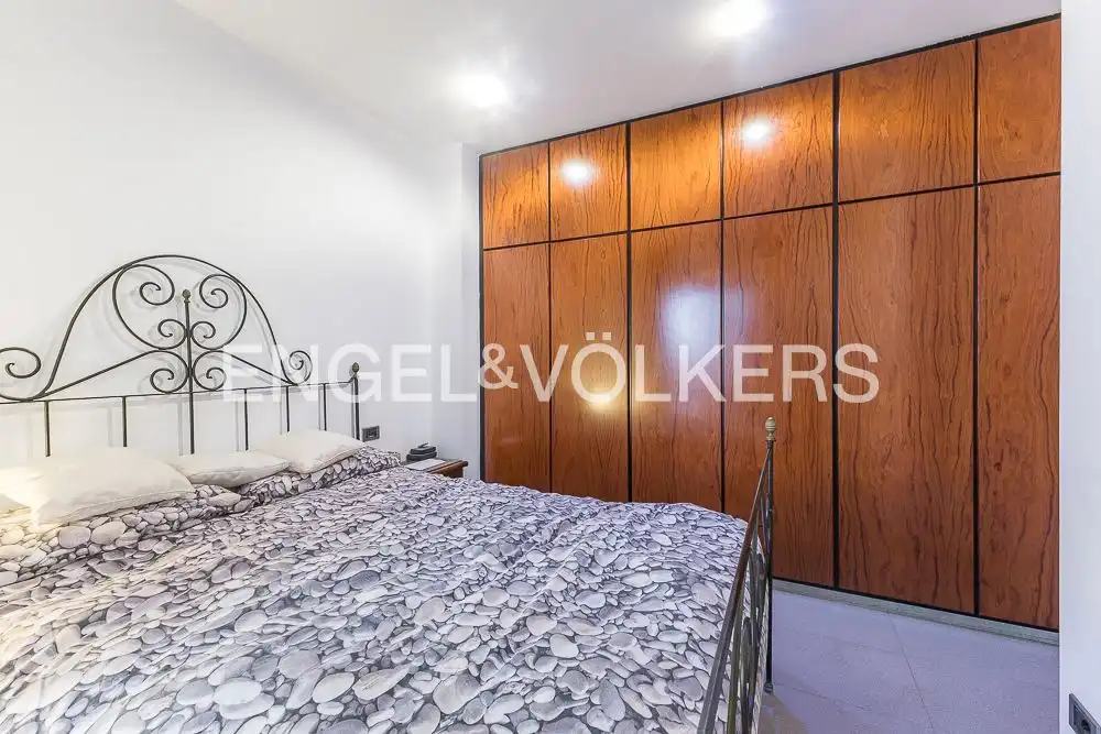 Dormitori de Casa o xalet en venda en L'Hospitalet de Llobregat amb Aire condicionat, Calefacció i Parquet