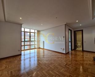 Sala d'estar de Pis en venda en Gijón  amb Calefacció i Traster