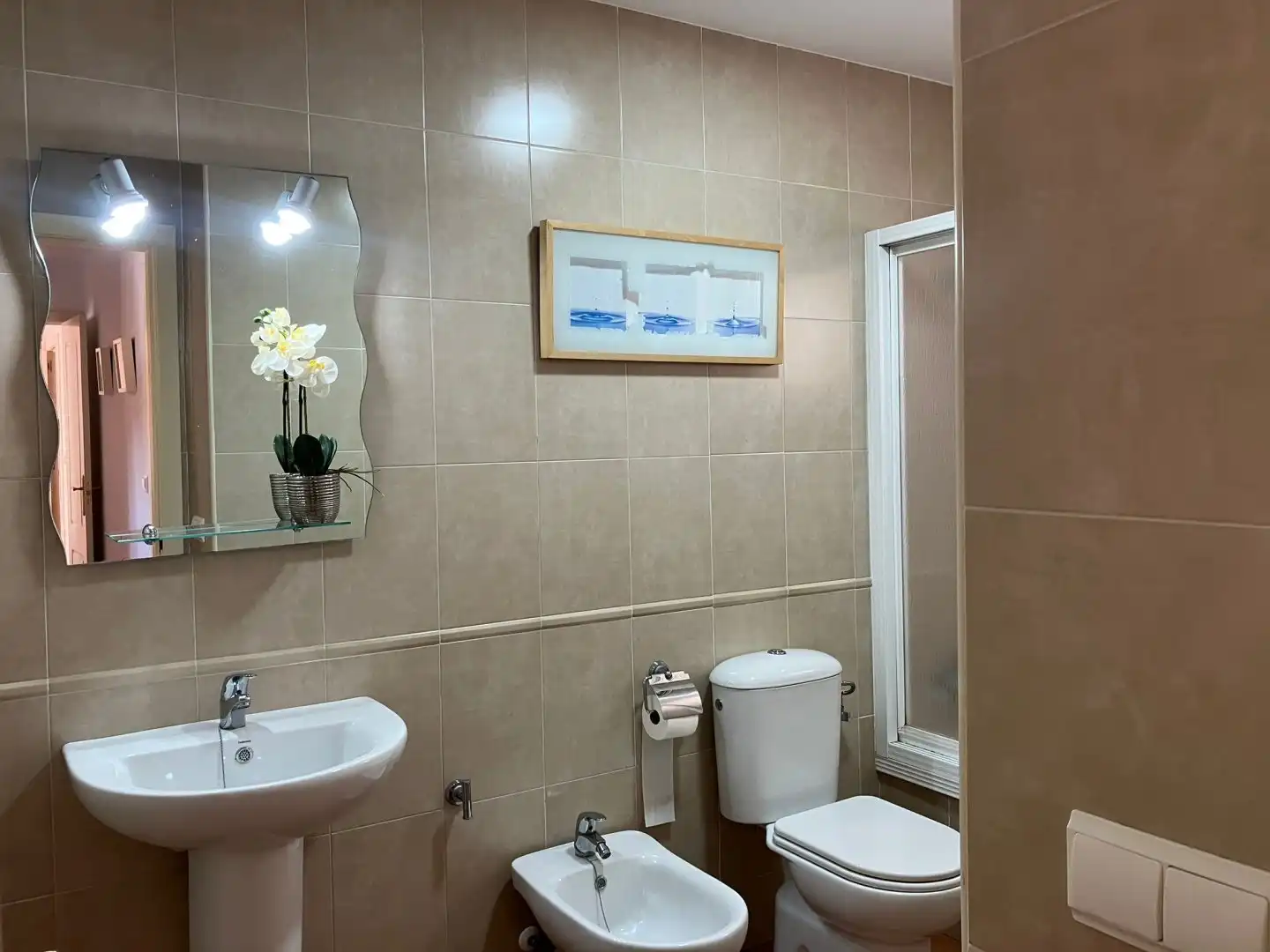 Badezimmer von Wohnung zum Verkauf in Chipiona mit Balkon