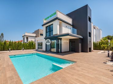 Chalet con piscina en venta en N/A