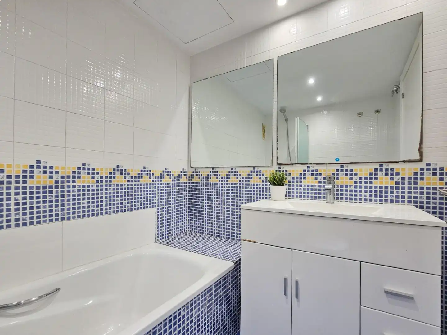 Badezimmer von Wohnung zum Verkauf in Barcelona mit Klimaanlage, Heizung und Terrasse