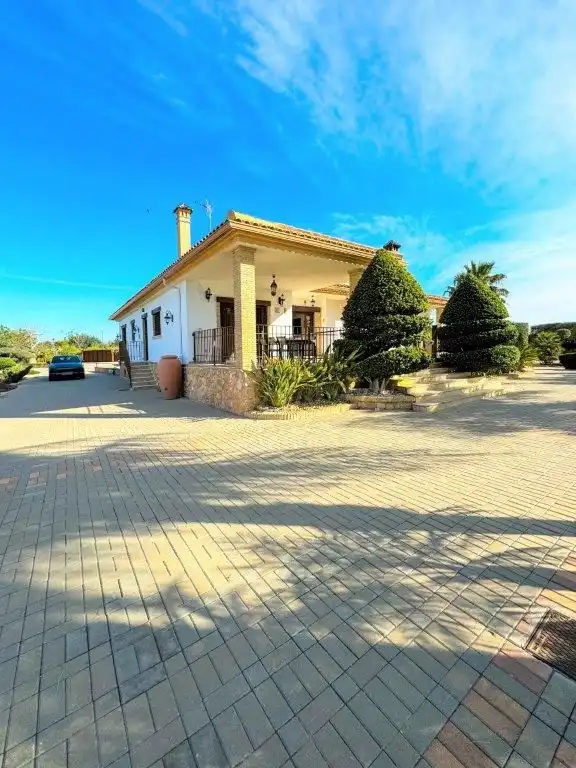 Vista exterior de Casa o xalet en venda en Orihuela amb Aire condicionat, Jardí privat i Traster