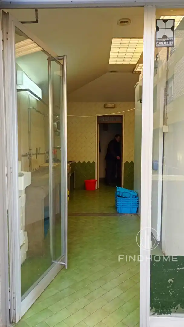 Business premises for sale in Carrer Rei Martí 'l'Humà 9, imagen 4