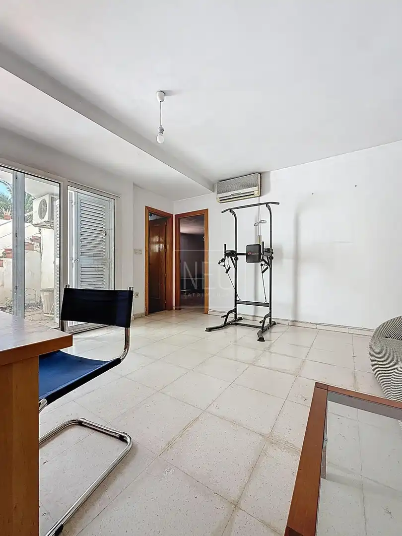 Einfamilien-Reihenhaus zum Verkauf in Granada mit Klimaanlage, Privatgarten und Terrasse