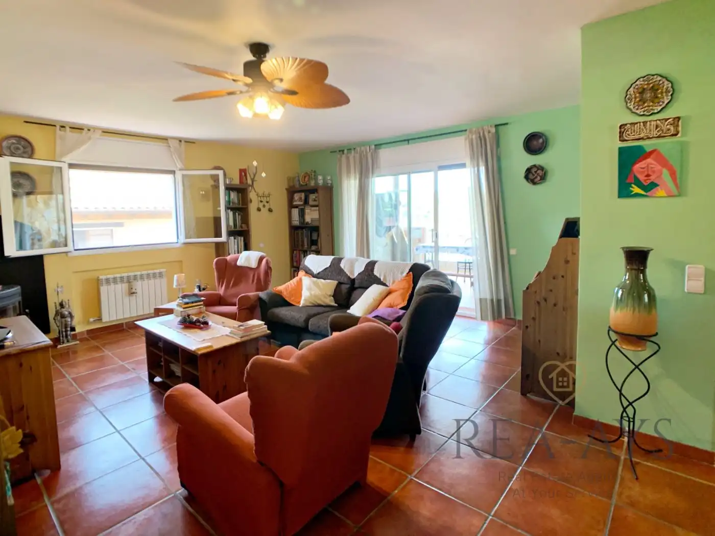 Sala d'estar de Casa o xalet en venda en Olesa de Bonesvalls amb Jardí privat, Terrassa i Traster