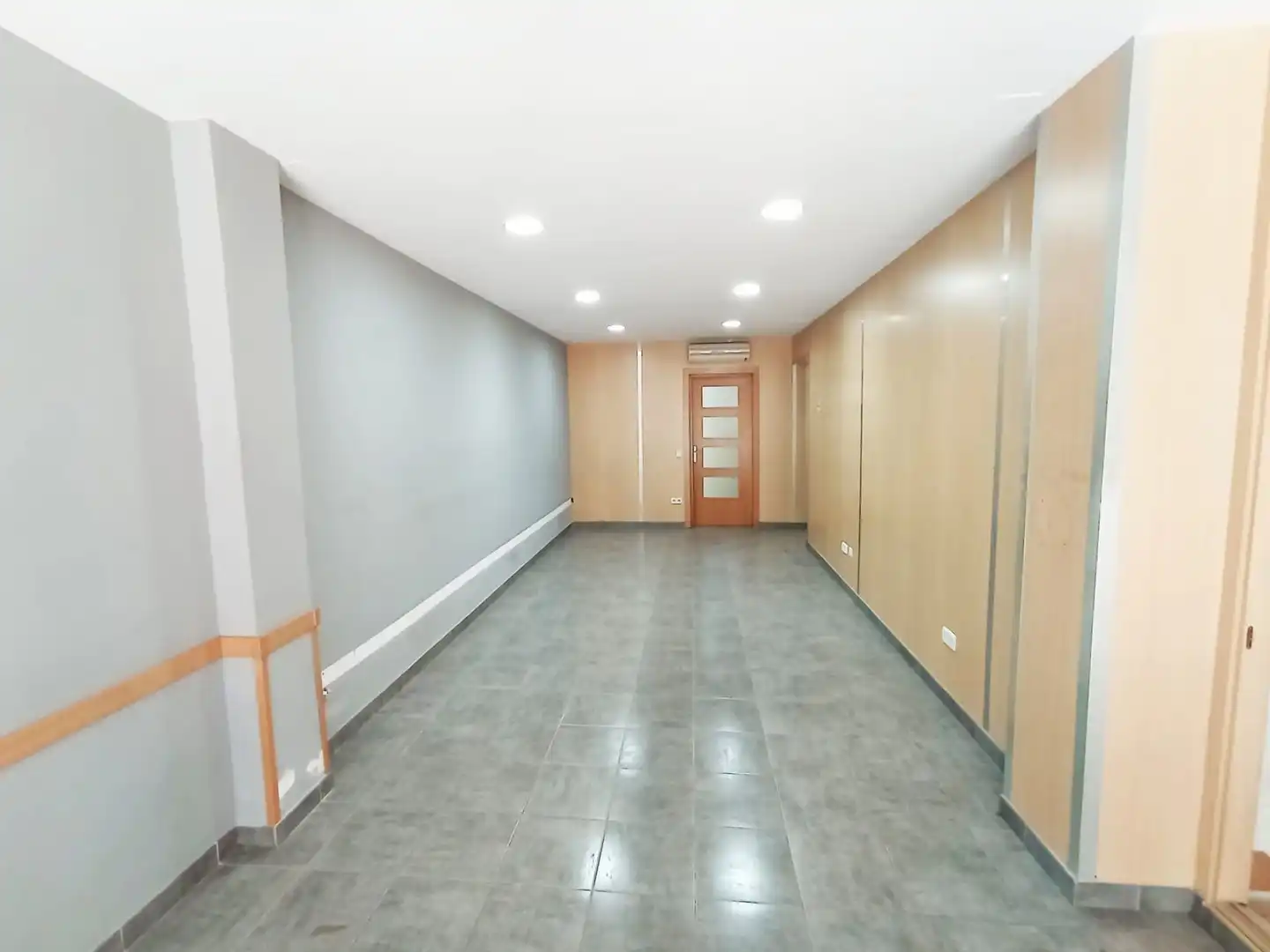 Local comercial de lloguer a Lluis Puigjaner 8, imagen 2