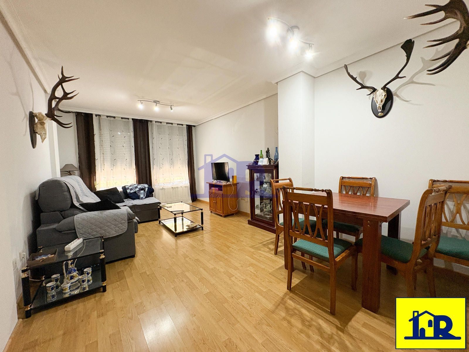 Living room of Flat for sale in Cuenca Capital  with Heating, Storage room and Furnished